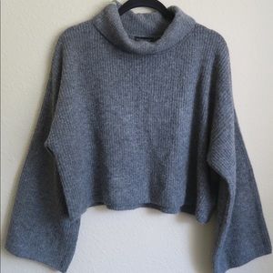 TOPSHOP Cropped Sweater Size 6 w/Green Stitching
